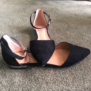 Pointed toe, ankle strap flats!
